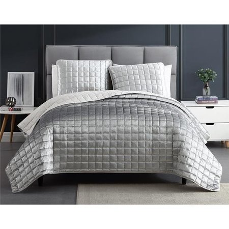 RIVERBROOK HOME Riverbrook Home 81897 Lyndon Queen Size Bed Comforter Set; Silver - 3 Piece 81897